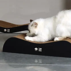 HappyCat ARCHIE Kradse Lounge 2i1 75x18 og 5x25 cm Sort Pap-kradsebræt